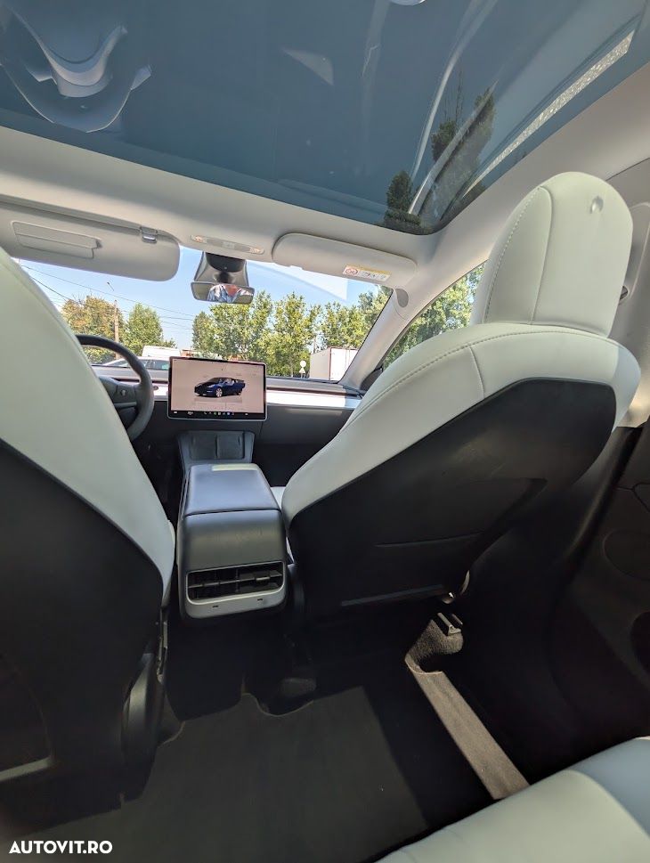 Tesla Model Y - 16