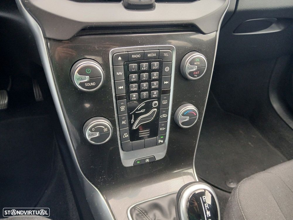 Volvo V40 2.0 D2 Momentum Geartronic - 28