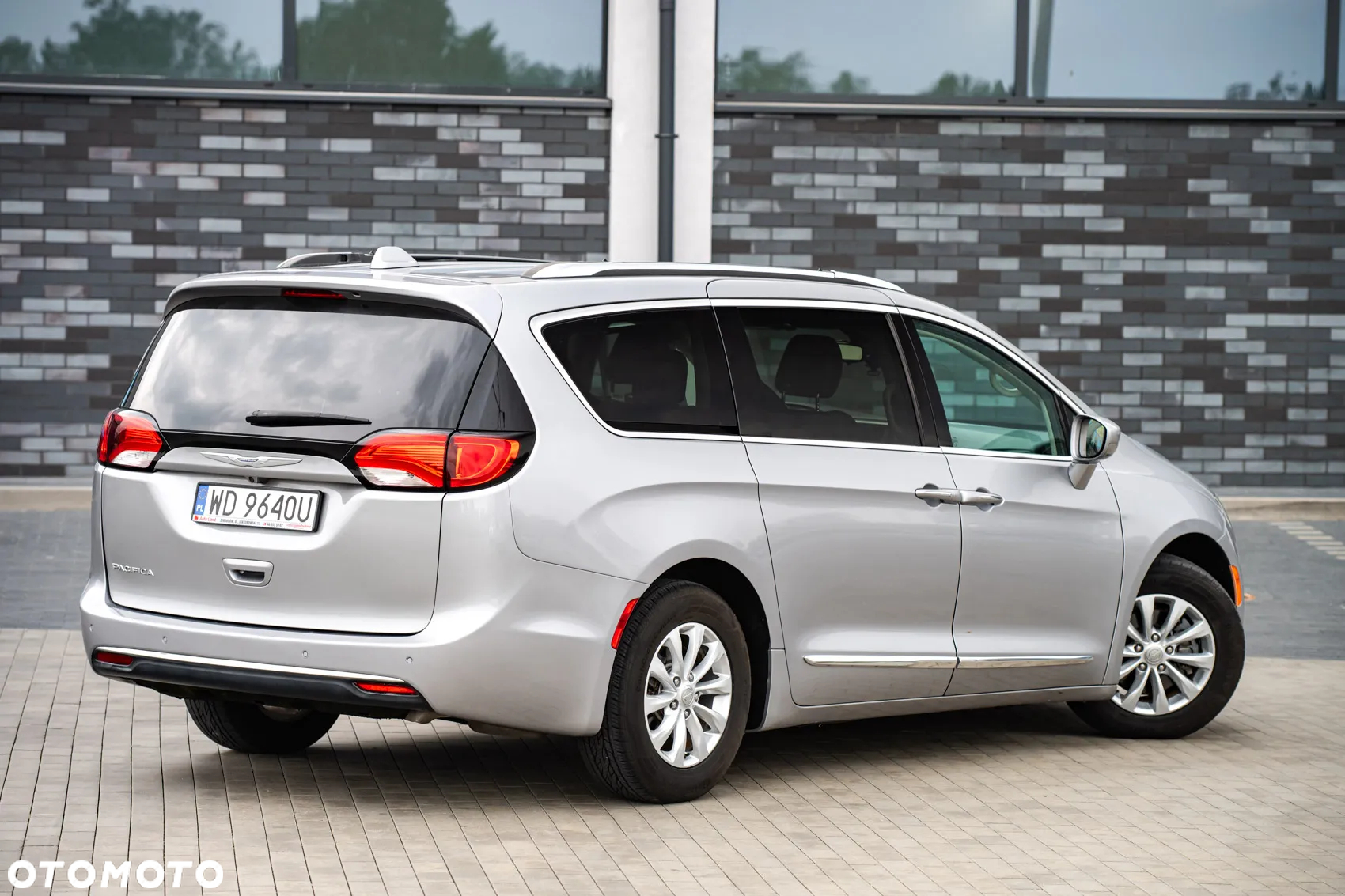 Chrysler Pacifica - 3