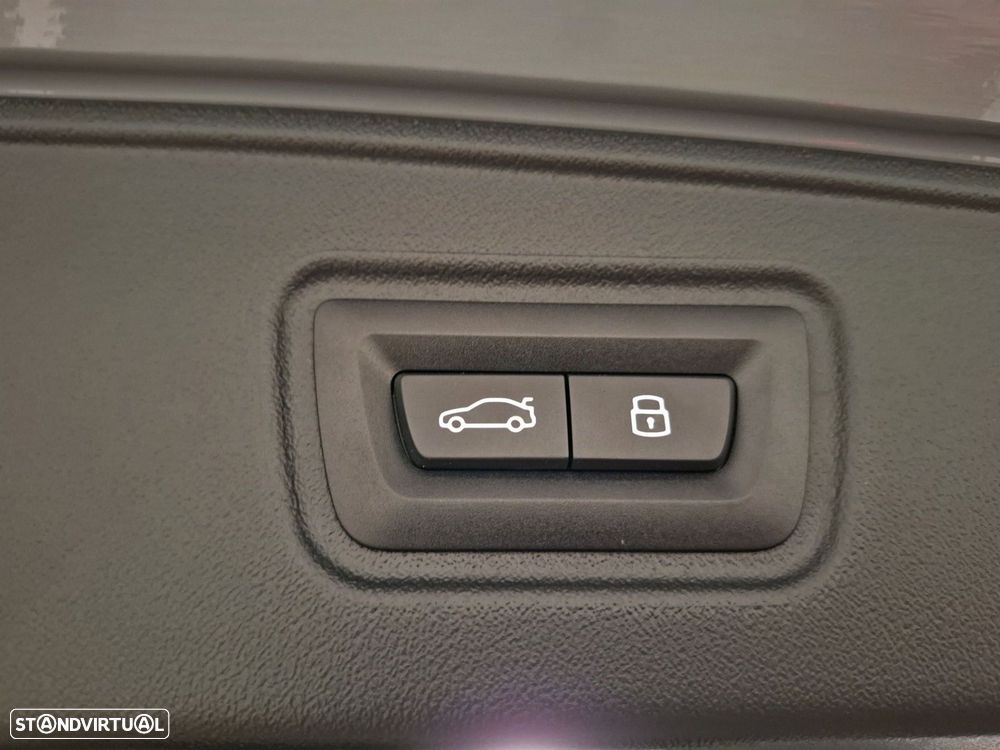 BMW 530 e Pack Desportivo M - 29