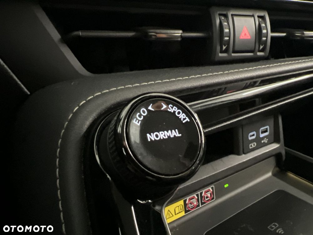 Lexus NX 350h Business AWD - 32