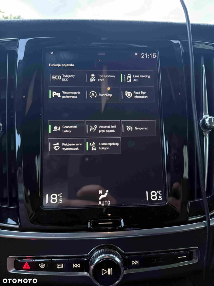 Volvo V90 D4 AWD Momentum - 27