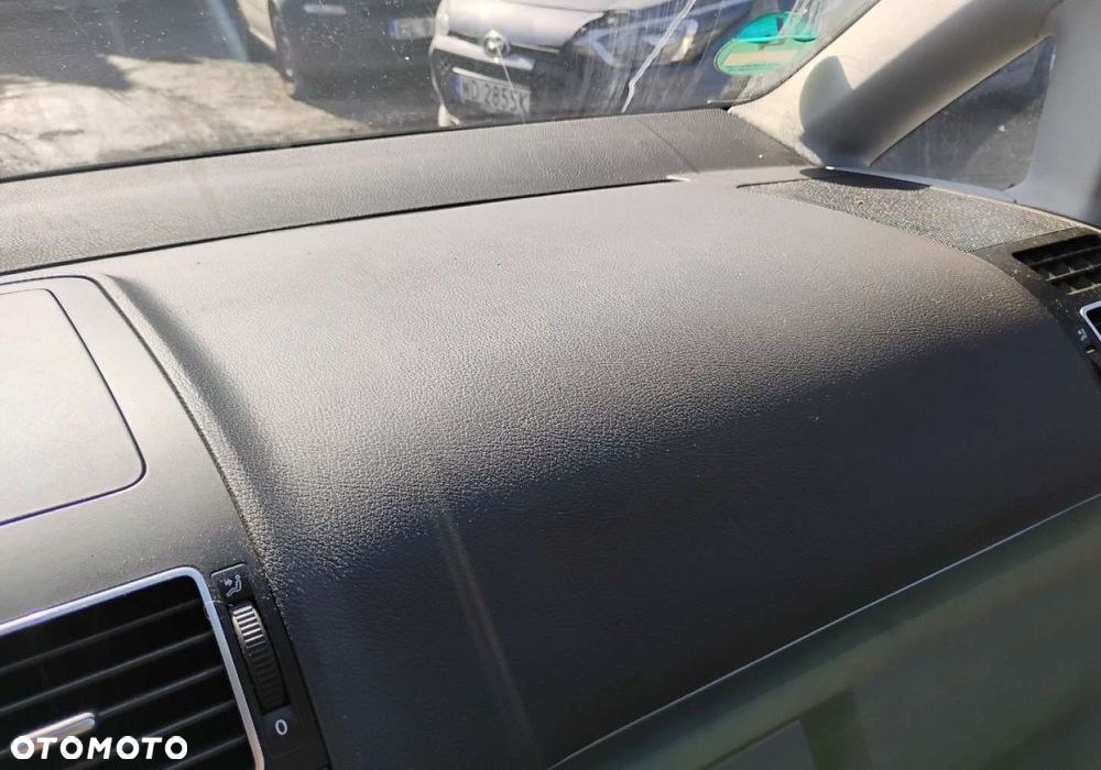 Volkswagen Touran - 18