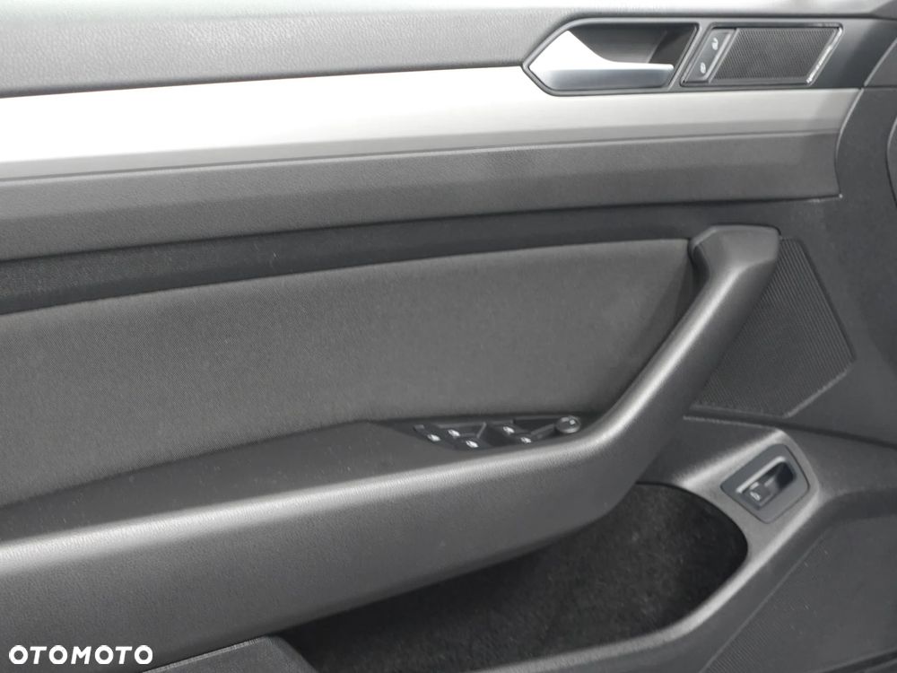 Volkswagen Passat - 18