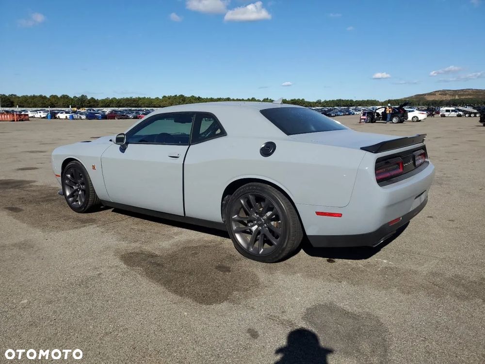 Dodge Challenger - 2