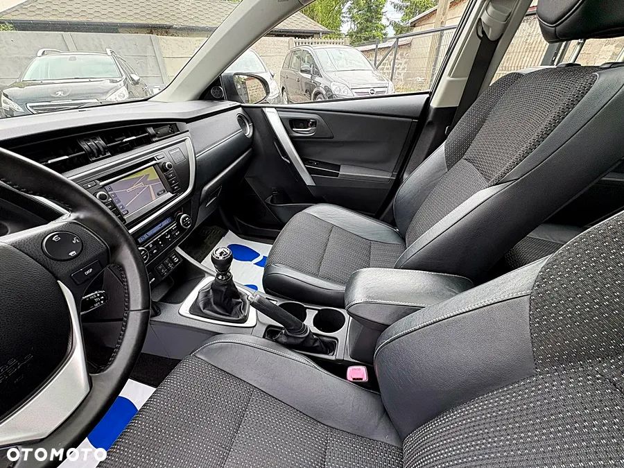 Toyota Auris 2.0 D-4D Executive - 16