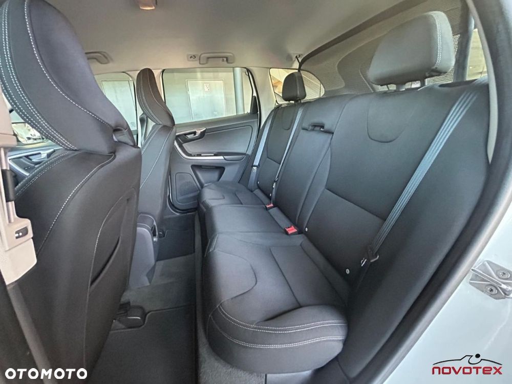 Volvo XC 60 D3 Drive-E Momentum - 17