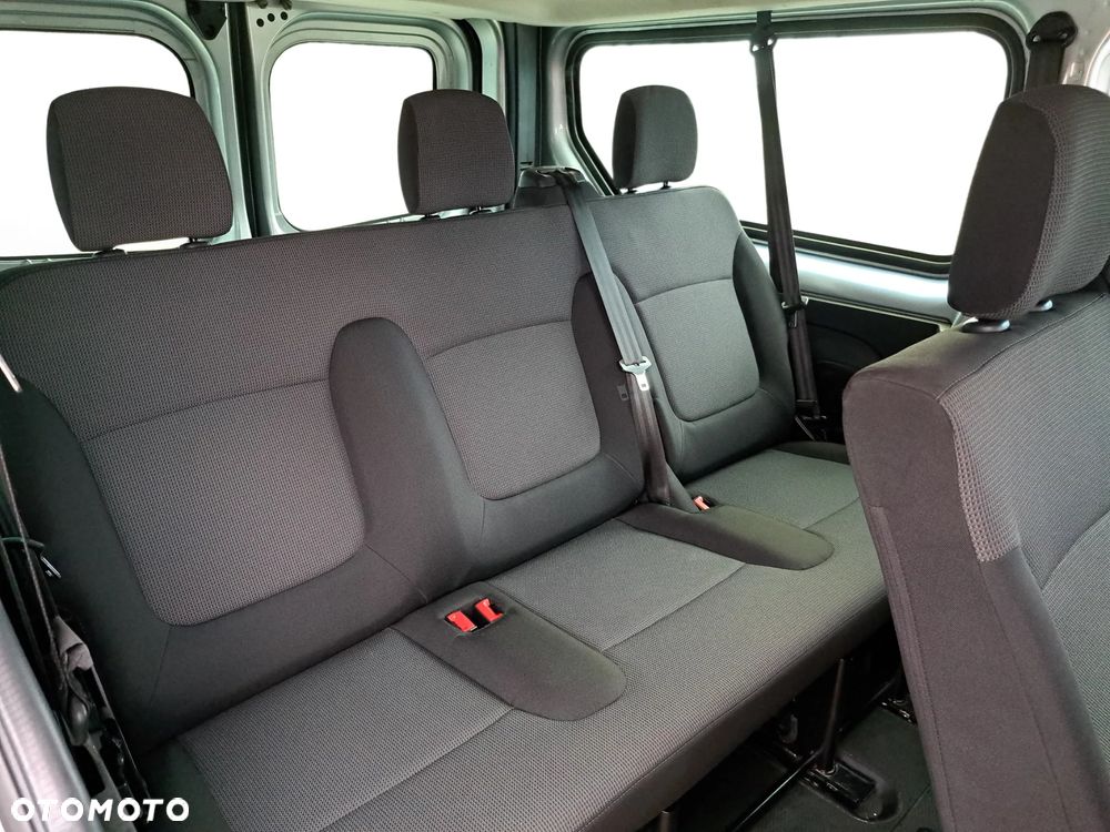 Renault Trafic 9 Miejsc - 24
