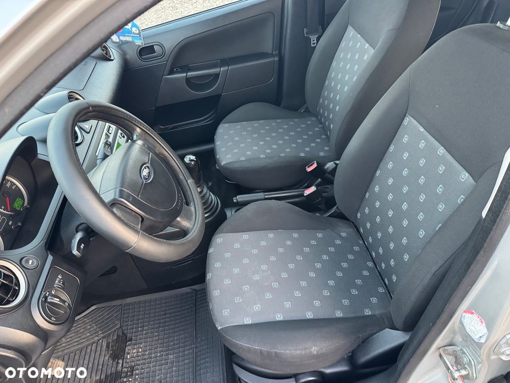 Ford Fiesta - 20