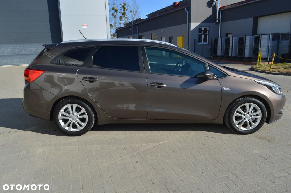 Kia Ceed 1.6 GDI Dream Team Edition - 10