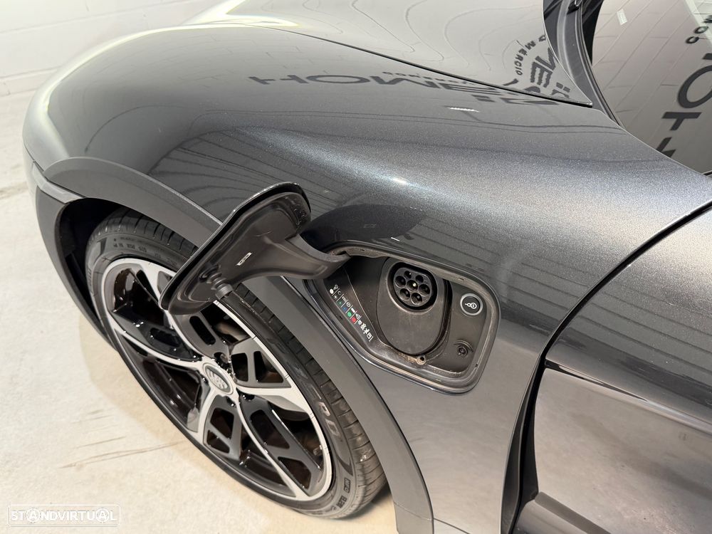 Porsche Taycan Cross Turismo - 33
