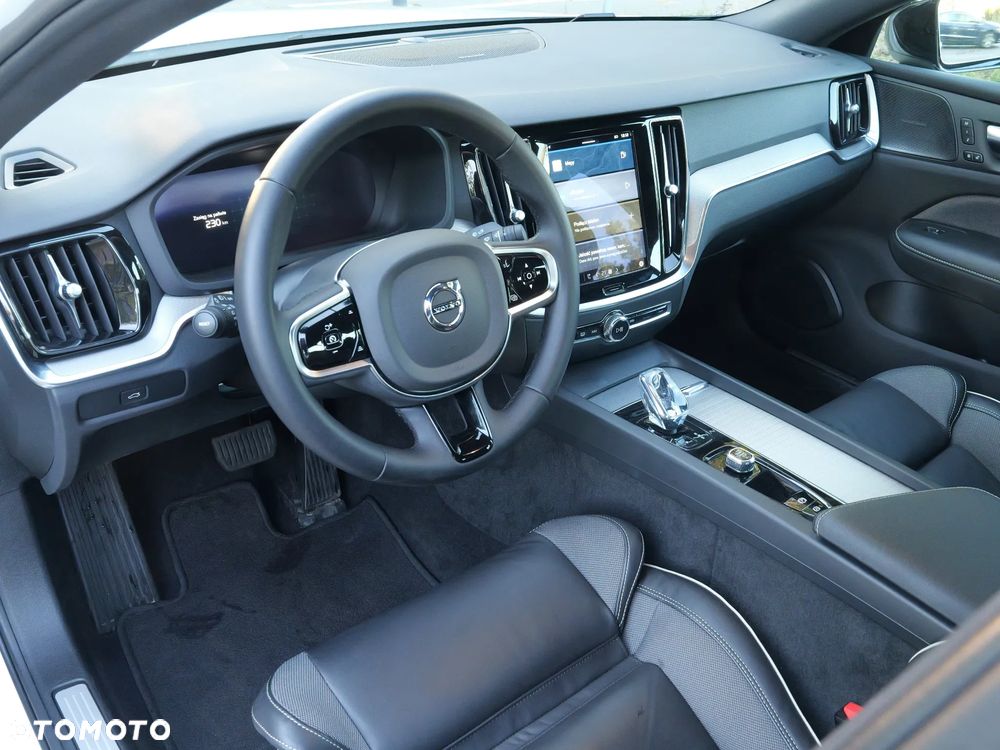 Volvo S60 B5 B AWD Plus Dark - 13