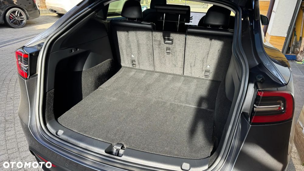 Tesla Y Long Range AWD - 40