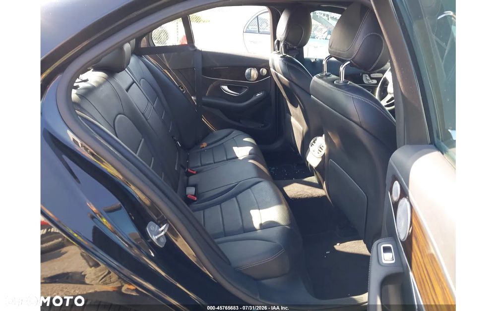 Mercedes-Benz Klasa C 300 7G-TRONIC AMG Line - 13
