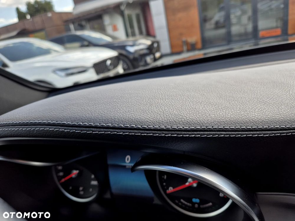 Mercedes-Benz GLC 300 e 4-Matic - 9