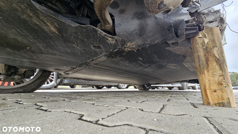 Tesla Y Model Long Range Dual Motor AWD - 8