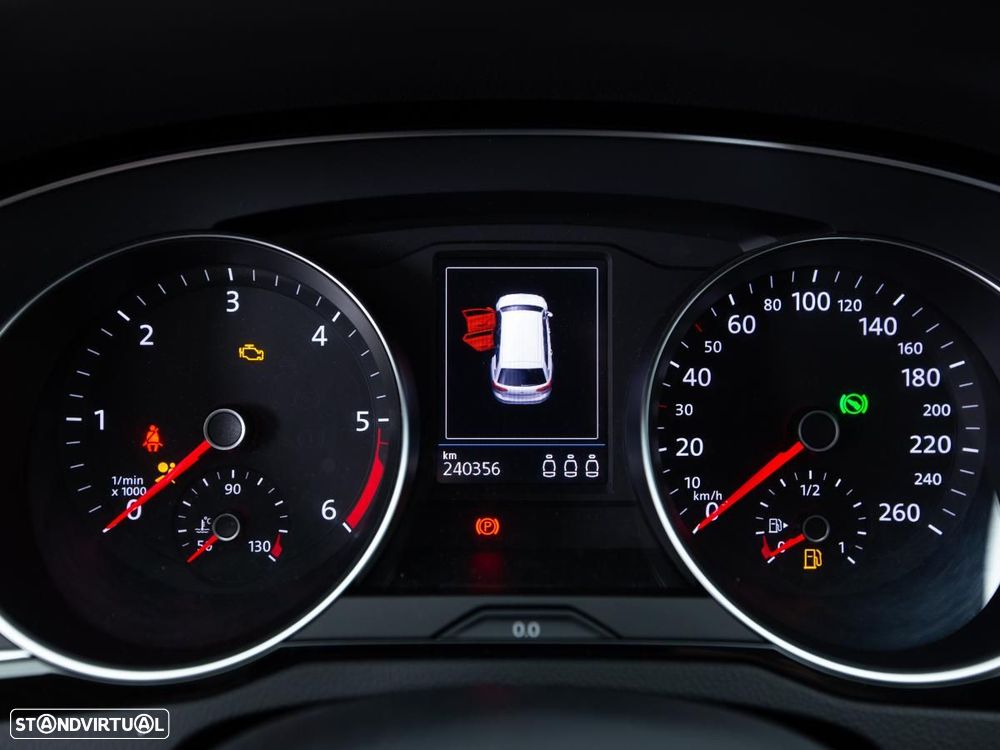 VW Passat Variant 2.0 TDI Business DSG - 22