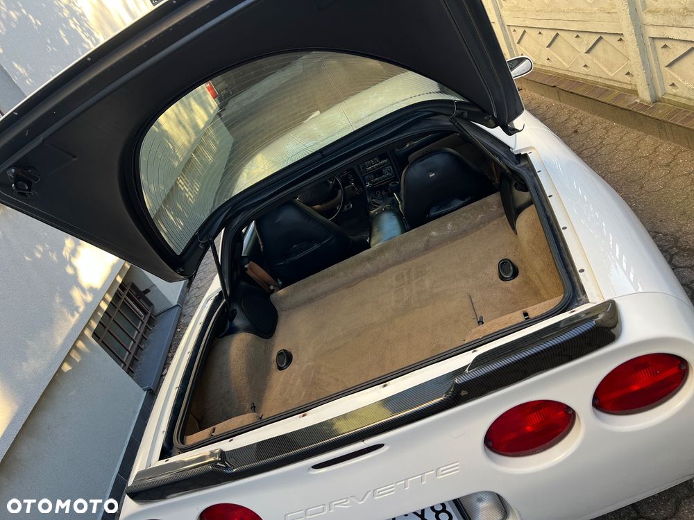 Chevrolet Corvette - 21