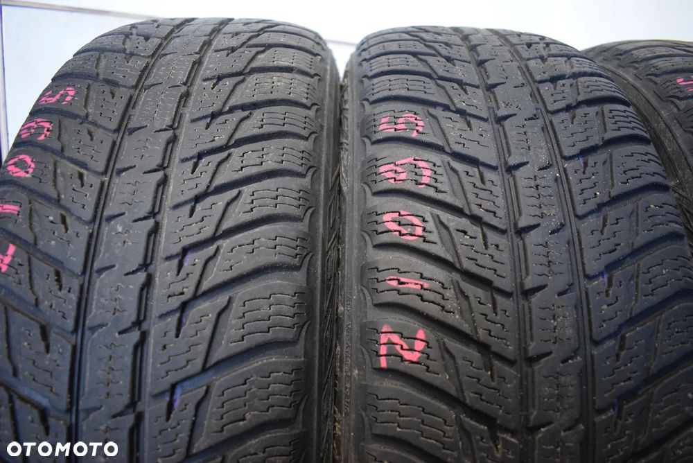 R17 215/65 Nokian WR SUV 3 - 2