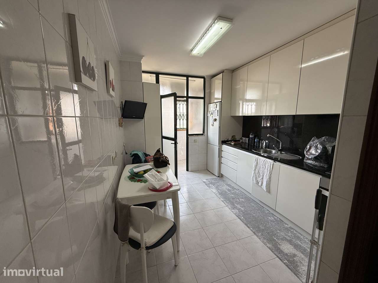 Apartamento T2 junto ao Pingo Doce da Madalena - Grande imagem: 3/40