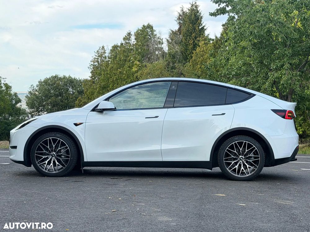 Tesla Model Y Long Range Dual Motor AWD - 6