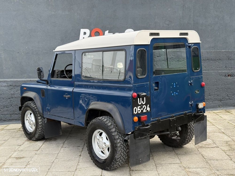 Land Rover Defender - 4