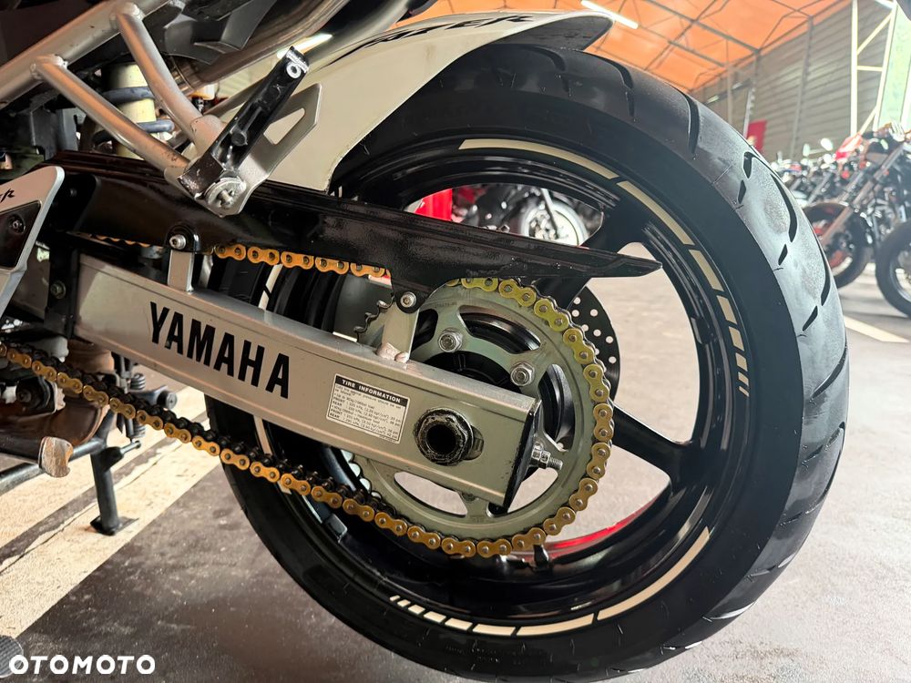 Yamaha FZ - 21