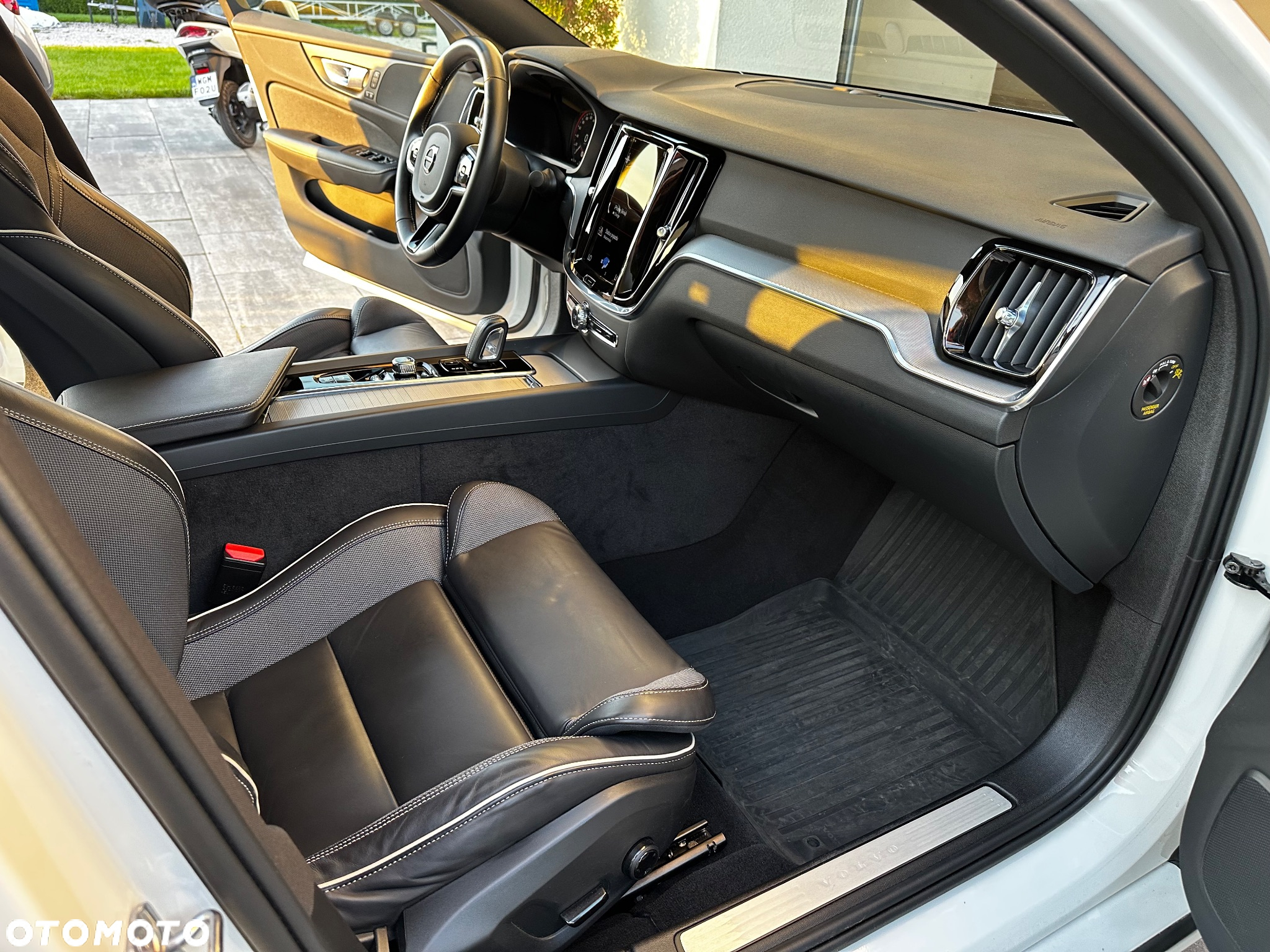 Volvo S60 B4 B R-Design - 12