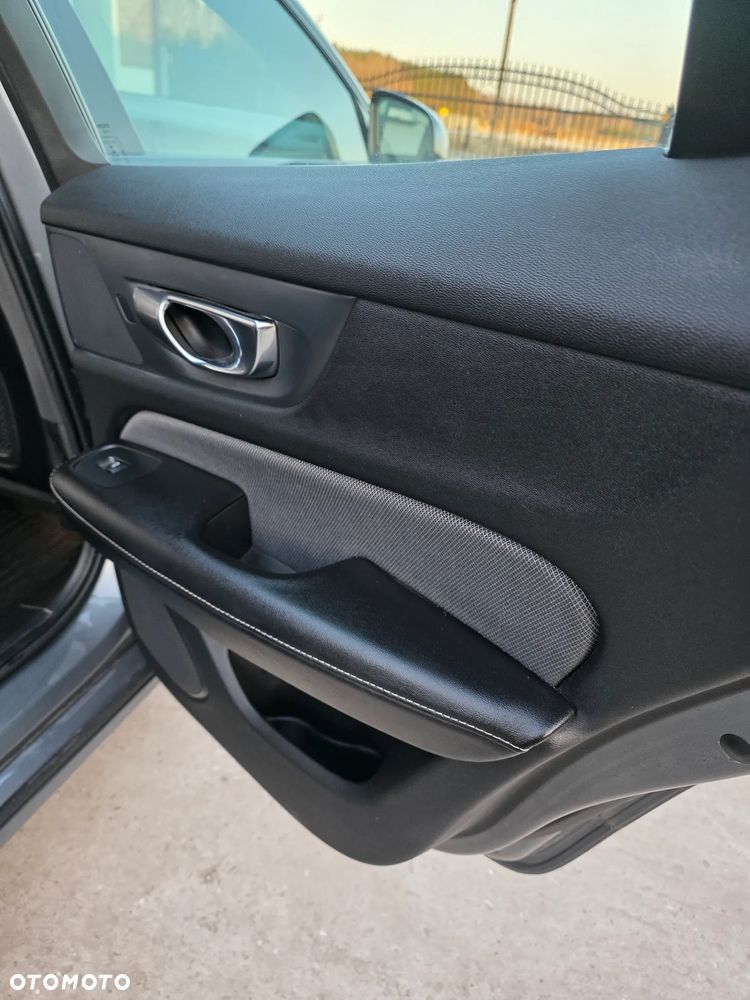 Volvo V60 D4 R-Design - 20