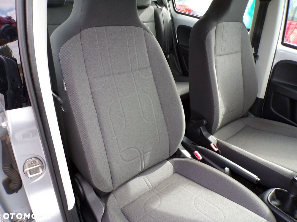 Volkswagen up! - 34