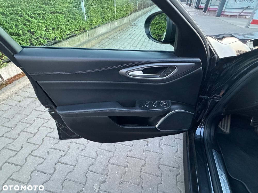 Alfa Romeo Giulia 2.0 Turbo 16V AT8 Veloce Ti - 10