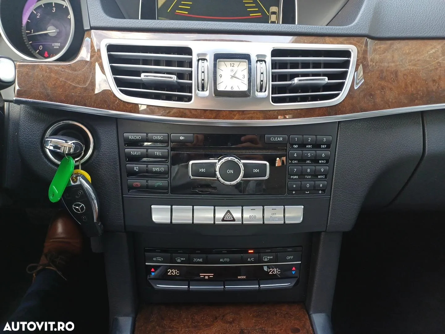 Mercedes-Benz E 250 BlueTEC 4Matic 7G-TRONIC Elegance - 14