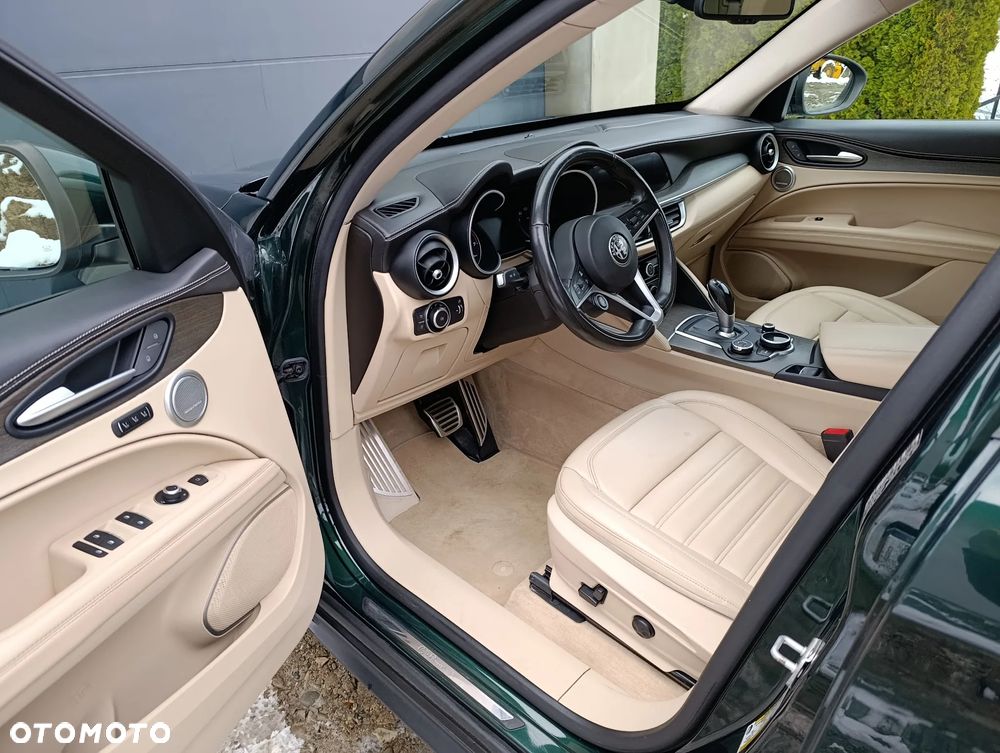 Alfa Romeo Stelvio 2.0 Turbo 16V AT8-Q4 Lusso Ti - 6