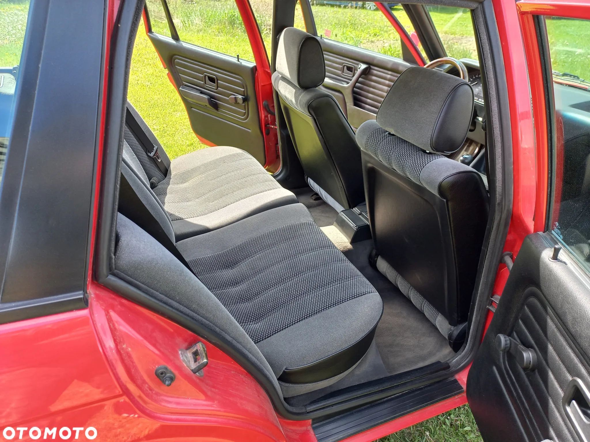 BMW Seria 3 318i Touring - 24