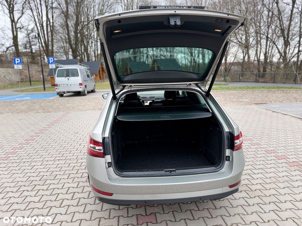 Skoda Superb 2.0 TDI 4x4 DSG Premium Edition - 23