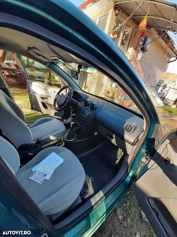 Ford Fiesta 1.4i Ghia - 12