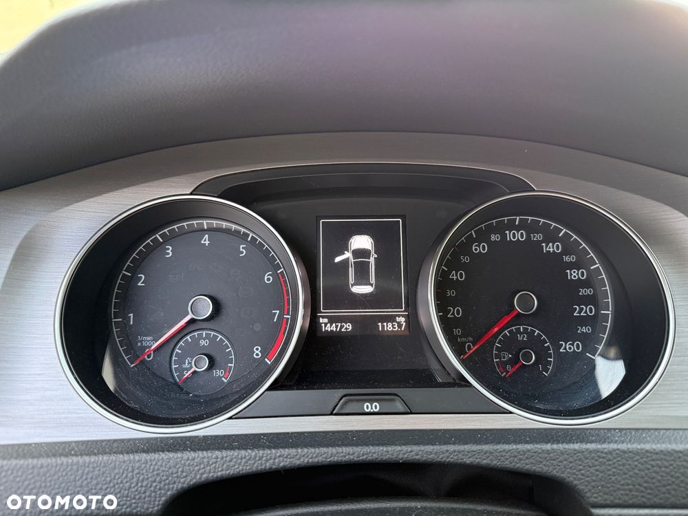 Volkswagen Golf - 11