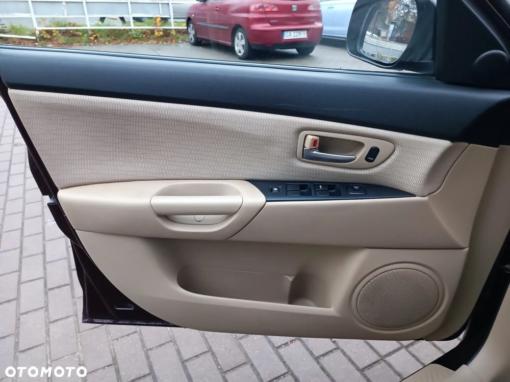 Mazda 3 2.0 Exclusive + - 21