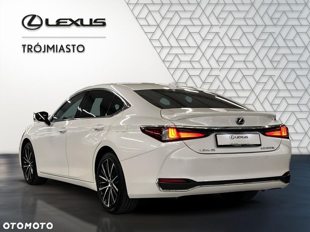 Lexus ES 300h Business Edition - 4