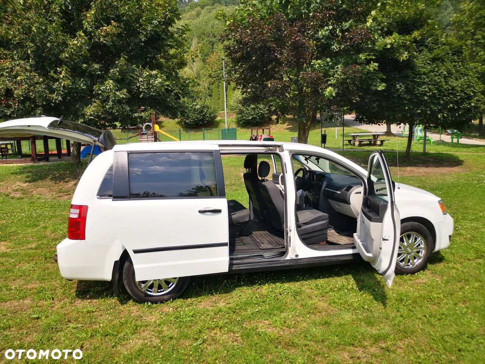 Dodge Caravan - 13