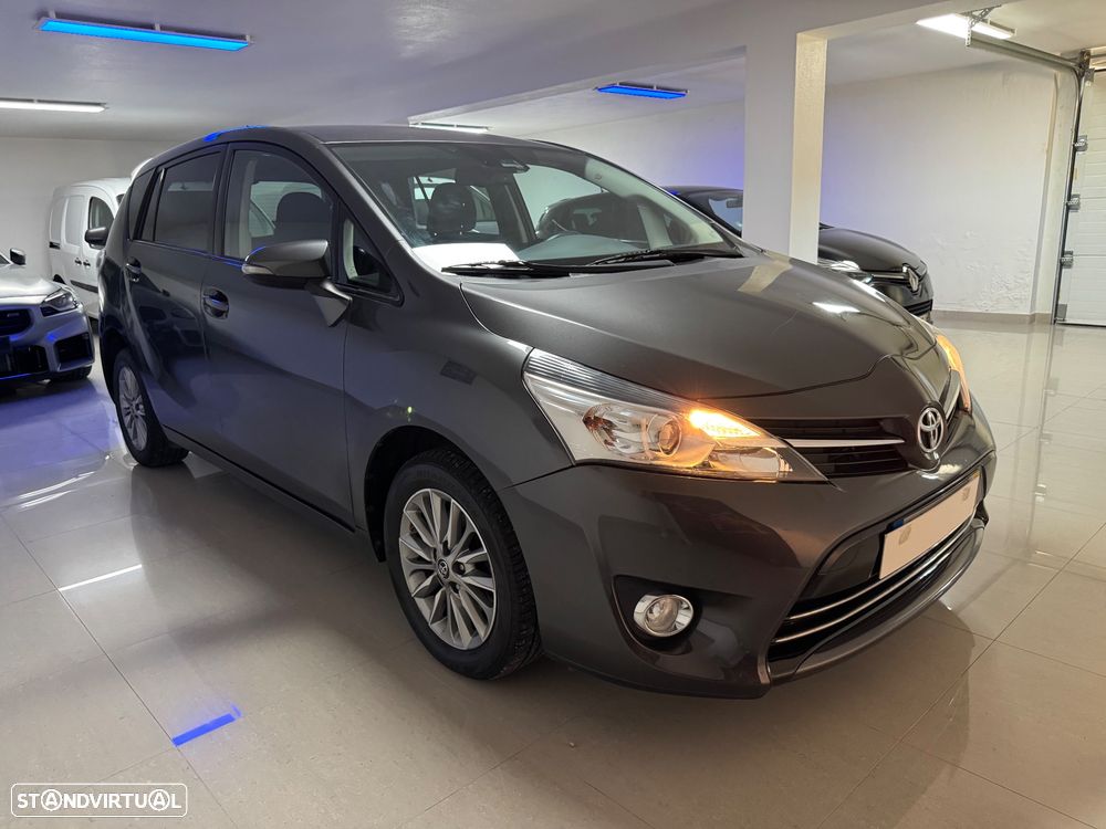Toyota Verso 2016 photo 2