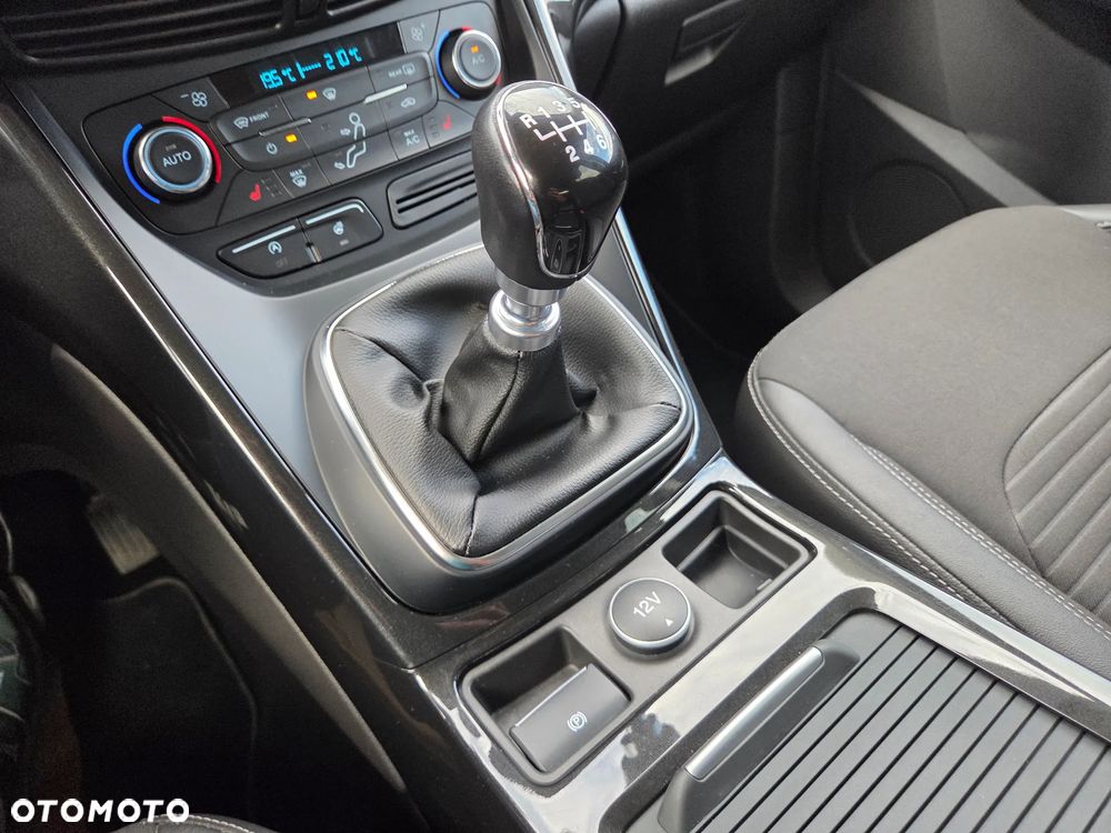 Ford Kuga 2.0 TDCi FWD Titanium - 25