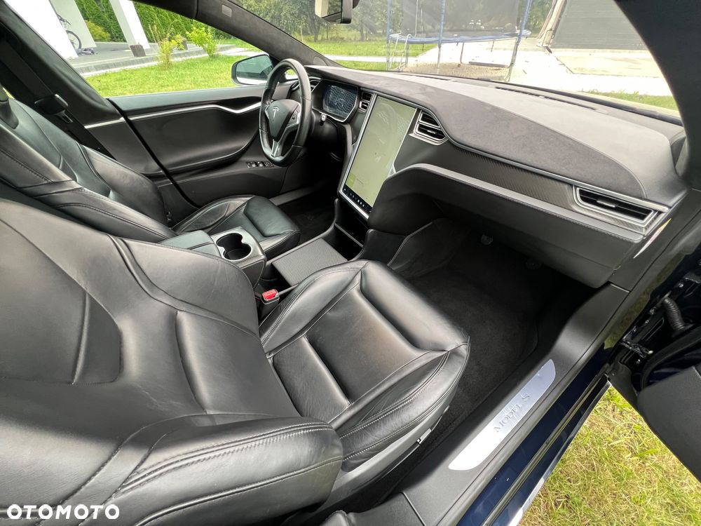 Tesla Model S Performance - 35