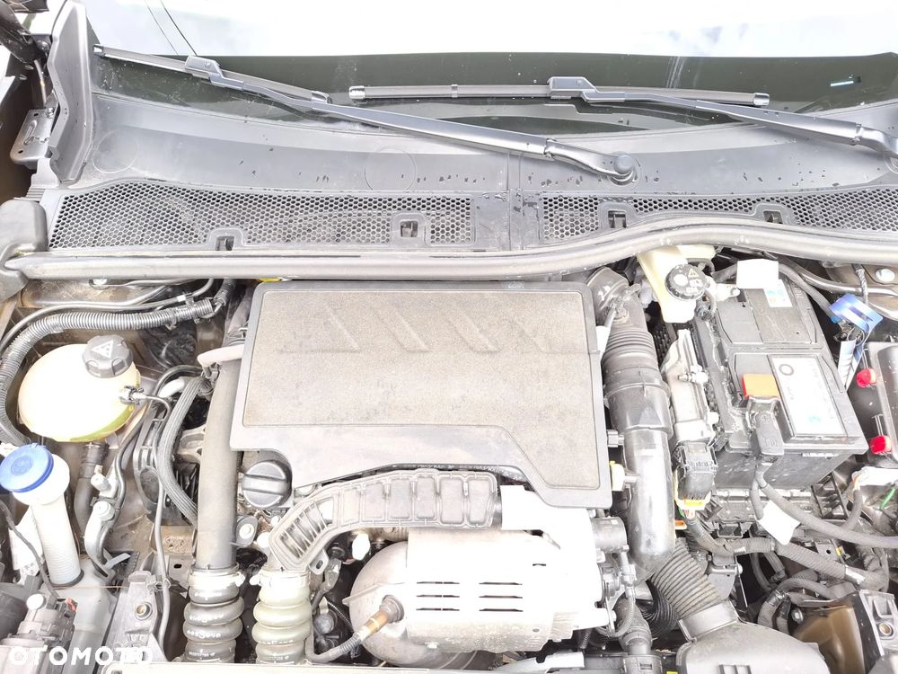 Peugeot 2008 PureTech 130 EAT8 GT - 29
