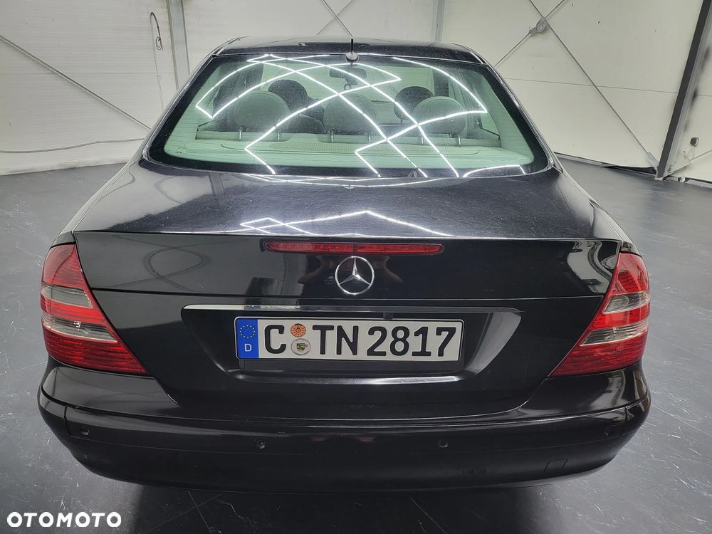 Mercedes-Benz Klasa E 200 Kompressor Classic Sport Edition - 24