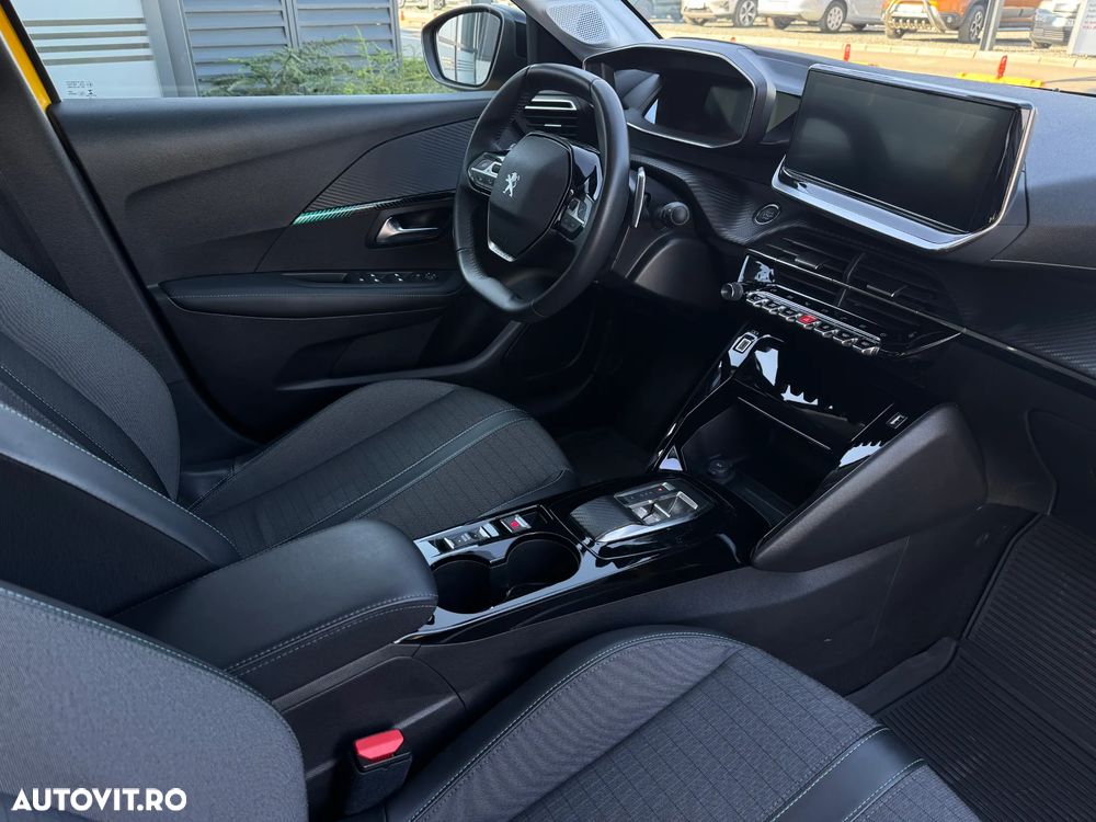 Peugeot 208 - 13