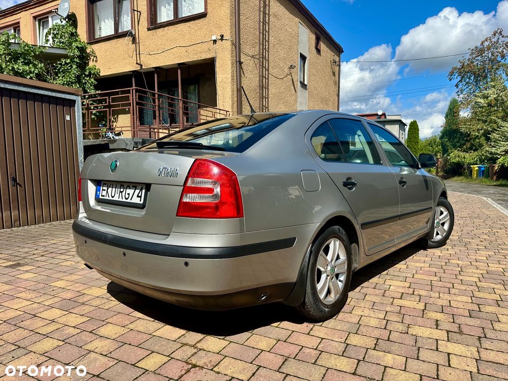 Skoda Octavia 1.6 Family Plus - 4