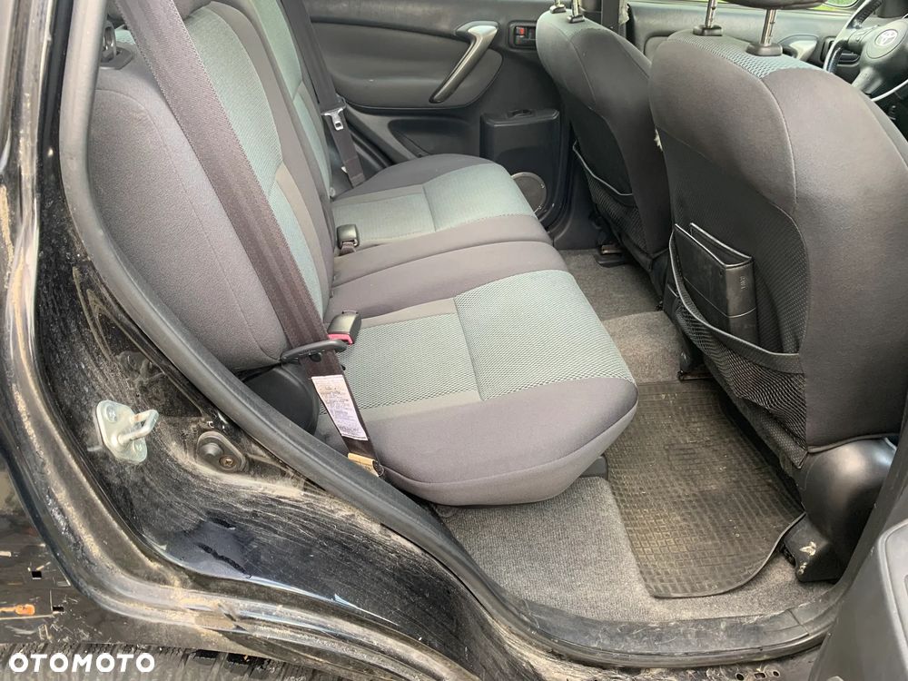 Toyota RAV4 - 10