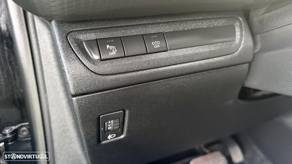 Peugeot 2008 1.2 PureTech Allure EAT6 - 43