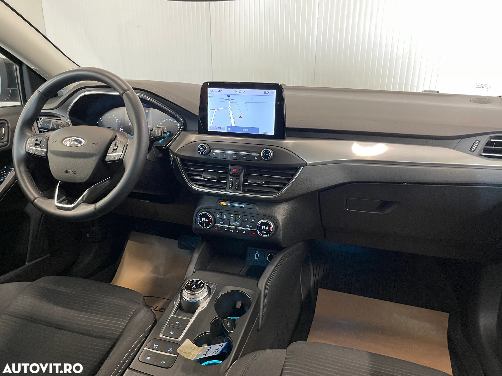Ford Focus Turnier 2.0 EcoBlue Start-Stopp-System Aut. TITANIUM - 8